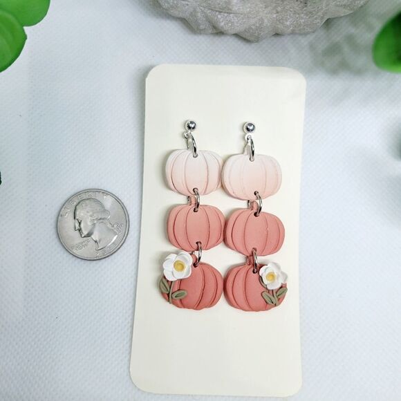 Pumpkin dangle earrings with white flower, ombre pumpkins, handmade - Picture 5 of 5